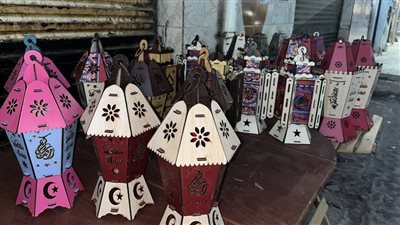 تراث من نور، تعرف على تاريخ صناعة الفوانيس الخشب بأقدم ورش البحيرة (فيديو وصور)