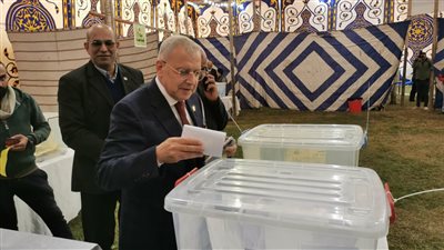 نقيب المهندسين بالقليوبية يدلى بصوته في انتخابات التجديد النصفي للنقابة