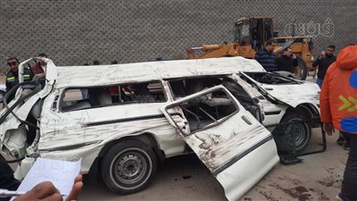 بالصور، التحقيق في مصرع 8 وإصابة 9 في سقوط ميكروباص من أعلى المحور