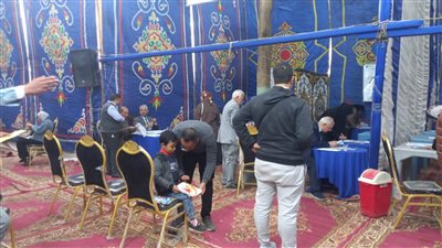 الناخبون يصطحبون أطفالهم للإدلاء بأصواتهم في انتخابات نقابة المهندسين بأسيوط (فيديو وصور)