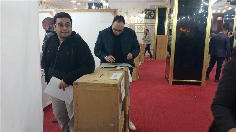 إقبال متوسط بانتخابات