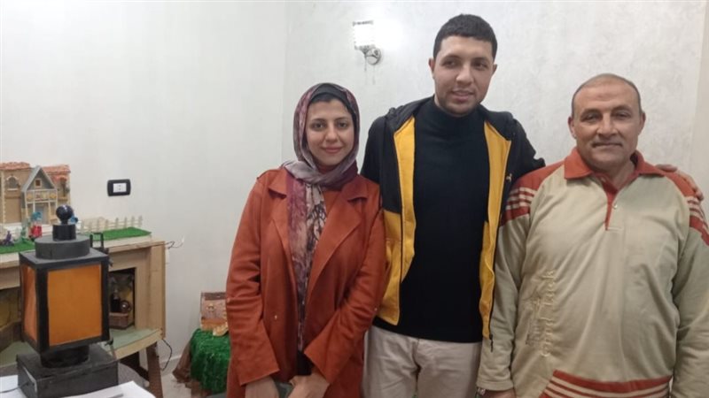 شاب يحول منزله الي