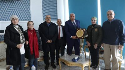 محافظ الوادي الجديد يلتقي وفد الجمعية المصرية لعيوب القلب 