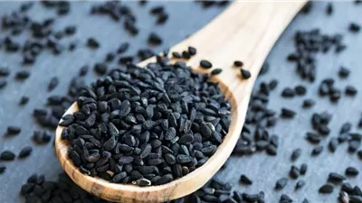 فوائد حبة البركة، غنية بأحماض الأوميجا والفسفور لكن هناك شروط لتناولها 