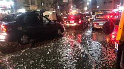 تسببت في انقطاع الكهرباء، أمطار غزيرة تضرب شوارع قنا، والمحافظة توجه نداء عاجلا 