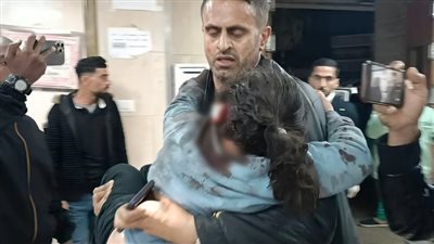 استشهاد أسرة الفنان الكوميدي محمود زعيتر في غارة إسرائيلية على منزله بدير البلح