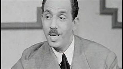 عزيز عثمان.. المطرب الساخر الذي رفض وصية والده.. تعاون مع الكسار والريحاني.. «الغراب يا واقعة سودة جوزوه أحلى يمامة» وراء شهرته.. وهكذا نعاه عبد الفتاح القصري