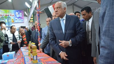 محافظ الجيزة يحذر العارضين في أهلا رمضان من عدم الالتزام بالتخفيضات (فيديو وصور)