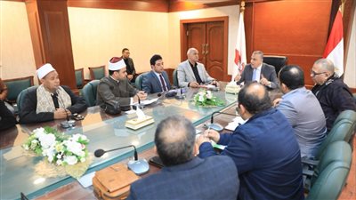 محافظ سوهاج يعقد اجتماعا لبحث الموقف التنفيذي لمشروع إنشاء كوبري المراغة 