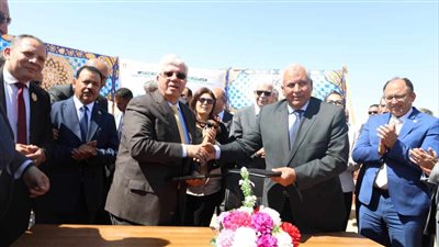 وزير التعليم العالي يضع حجر الأساس لمشروع أرض الجامعات المصرية بالوادي الجديد
