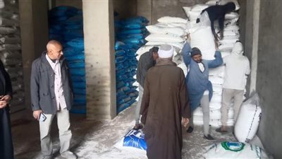 ضبط 10 أطنان أسمدة مدعمة بالسوق السوداء في صدفا بأسيوط 