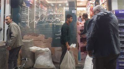 تحرير محاضر خلال حملة لرفع إشغالات الباعة بشوارع شرق أسيوط 