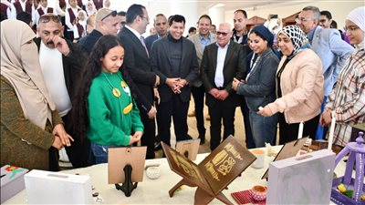 أشرف صبحي يفتتح معرض أندية الفتاة والمرأة ببورسعيد ويتفقد أنشطة النشء