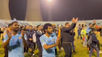 دوري المحترفين، لاعبو المحلة يحتفلون مع الجماهير بعد ثنائية القناة (فيديو)