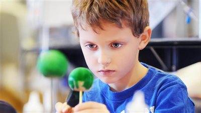 علامات تؤكد أن طفلك مبدع ونصائح لدعمه 