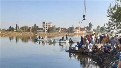 أحد أهالي ضحايا حادث غرق معدية منشأة القناطر: بيشيل 4 إزاى يكونوا 14 (فيديو)