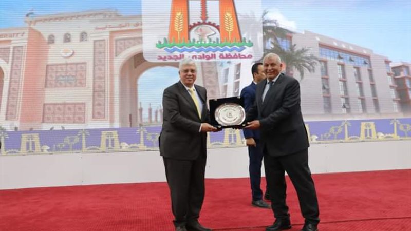 عاشور والزملوط بالعاصمة