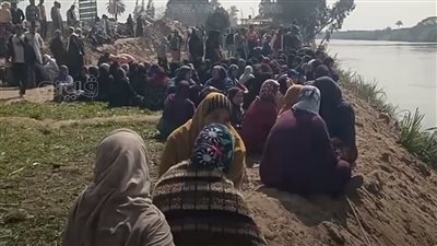 استخراج الجثة الثالثة في حادث غرق معدية منشأة القناطر.. والبحث عن 4 مفقودين آخرين (صور) 