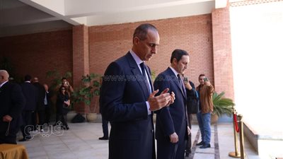 جمال وعلاء مبارك يحييان الذكرى الرابعة لرحيل والدهما (فيديو وصور)