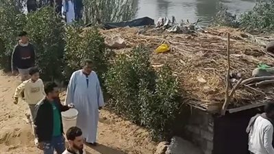 الحصيلة الأولية في حادث غرق معدية نكلا.. انتشال 4 جثث وإنقاذ 4 مواطنين (صور) 