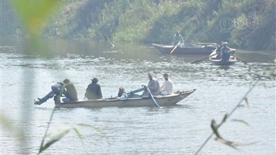 الضفادع البشرية تواصل البحث عن جثث ضحايا معدية 