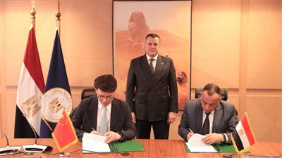 يضم 787 قطعة.. السياحة توقع عقود إقامة معرض أثري مؤقت بالصين 