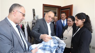محافظ الشرقية يفتتح معرض السلع والملابس بالمجلس المحلي في الزقازيق