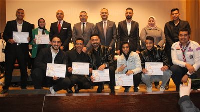 رئيس جامعة عين شمس يشيد بجهود قطاع التعليم خلال حفل ختام مهرجان الأسر الطلابية 