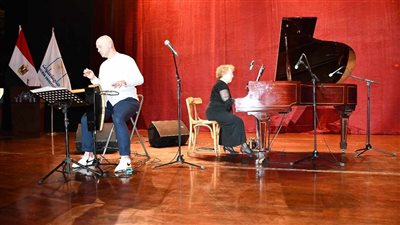 الثنائي الهولندي ثوروالد جورجنسن وكاميلا بيستروفا يحييان حفلًا موسيقيًا بجامعة حلوان 