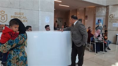  بعد إخماد حريق محدود.. رئيس الرعاية الصحية بالسويس يكشف حالة المجمع الطبي (فيديو وصور)