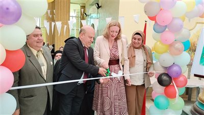 السكرتير العام المساعد لمحافظة الإسماعيلية وسفيرة سلوفاكيا يشهدان معرضًا لرسومات كتب الأطفال (صور) 