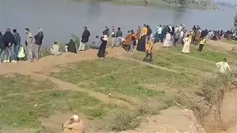 سقوط معدية في نكلا