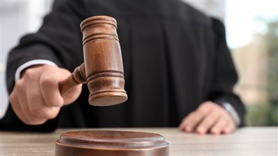 دفاع المتهم الأول في رشوة الجمارك يسأل عن سبب تحويل شاهد الإثبات للمحكمة التأديبية