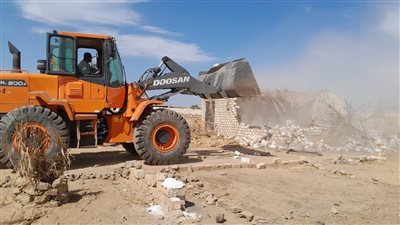 إزالة 3 حالات تعد على أراضي زراعية بمدينة إسنا في الأقصر