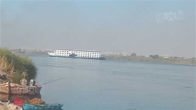 إعادة تسيير باخرة نيلية على متنها 34 سائحا بالمنيا بعد شحوطها 