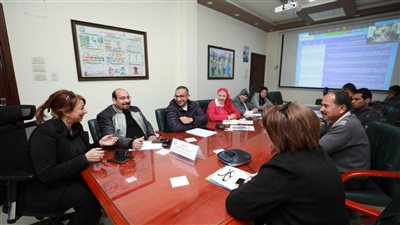 مياه أسيوط تبحث وضع معايير اختيار القرية المناخية