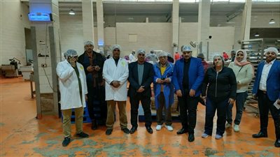 فريق عمل تحديث الصناعة يزور مجمع التمور بالوادي الجديد ومعامل إنتاج الحرير الطبيعي