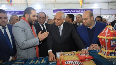 محافظ الجيزة يفتتح معرضي 
