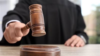 وصول المتهم بقتل 3 مصريين في قطر لمحكمة العباسية وسط حراسة مشددة