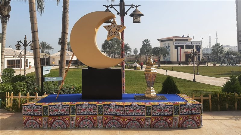 مكتبة دمنهور تتزين