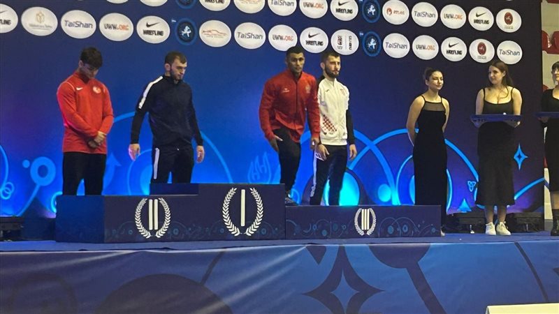 منتخب المصارعة، فيتو