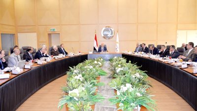 وزير النقل يستعرض مؤشرات تطور أداء الشركات التابعة للوزارة خلال الفترة الماضية 