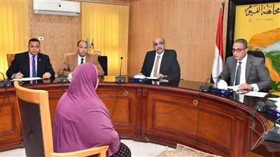 محافظ الفيوم يوجه بتوفير فرص عمل للشباب خلال لقاء خدمة المواطنين 