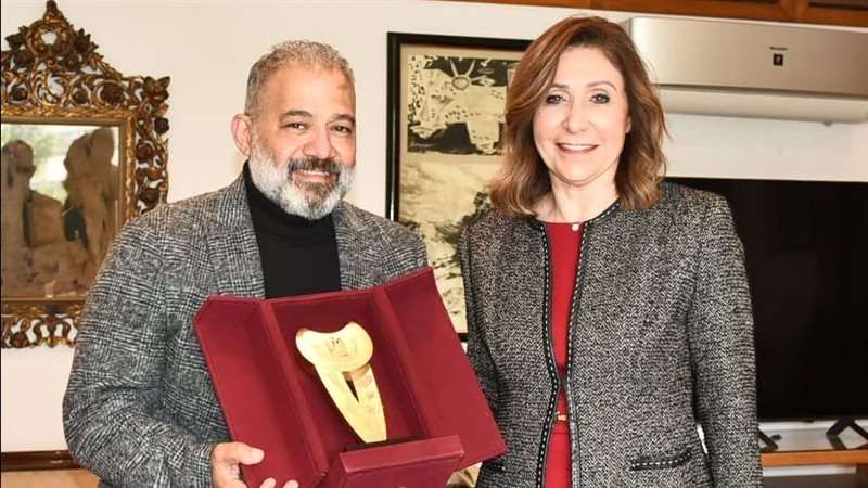 وزيرة الثقافة وخالد