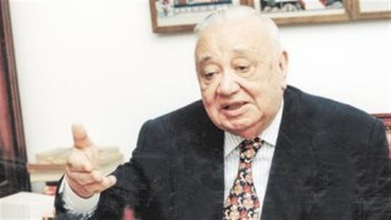 الدكتور ثروت عكاشة،