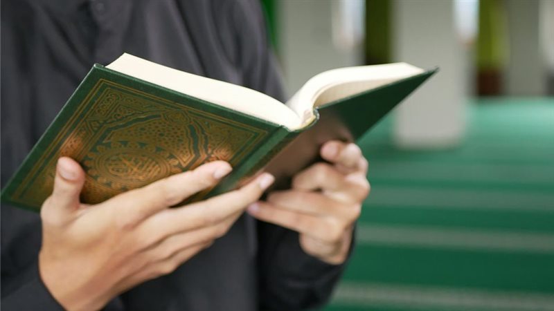 قراءة القرآن الكريم،