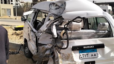 إصابة 4 أشخاص في تصادم سيارتين بالتجمع الخامس (صور) 