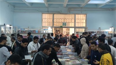 هيئة الكتاب تفتتح أول معارضها بجامعة الأزهر في أسيوط (صور)