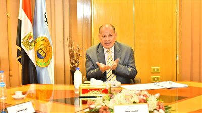 محافظ أسيوط يقرر نقل سائق سيارة مخلفات صلبة لإهماله فى عمله