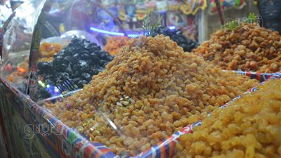 تعرف على أسعار ياميش رمضان في سوق الساحل (فيديو وصور) 